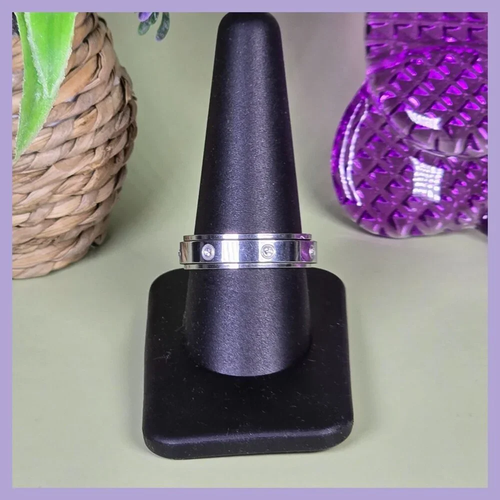 Stainless Steel Spinner Ring With‎ Crystal Accents Size 10 (NWOT)
